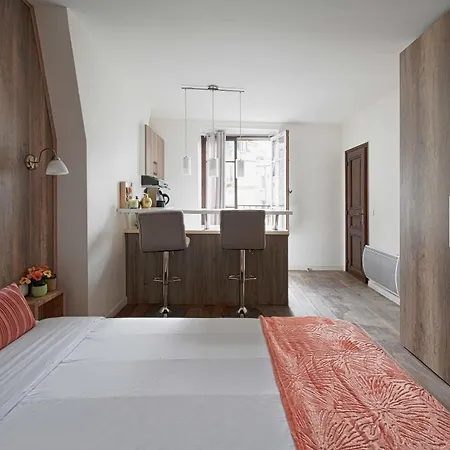 Charming Near Champs De Mars